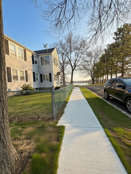 BEACH VIEWS - 48 Dee Rd