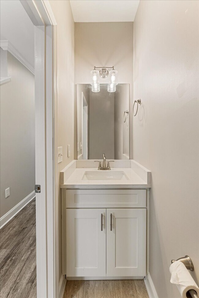 Building Photo - 420 Flt Rdg Wy