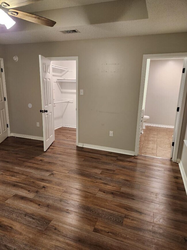 Building Photo - 9321 Champion Cir S