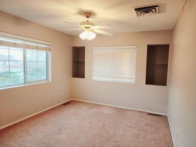 Building Photo - academy west 3 bedooms 2,5 baths