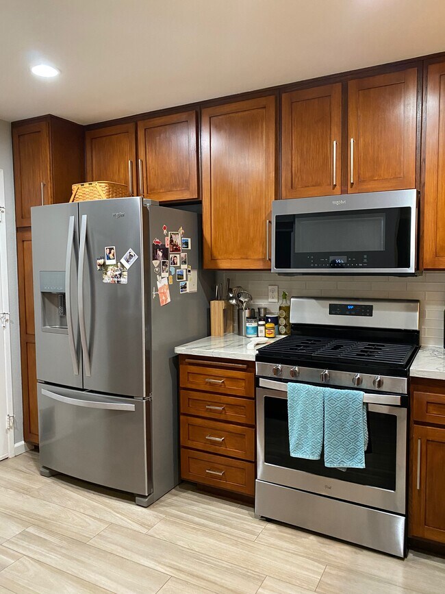 Building Photo - 920 Fuchsia Ln