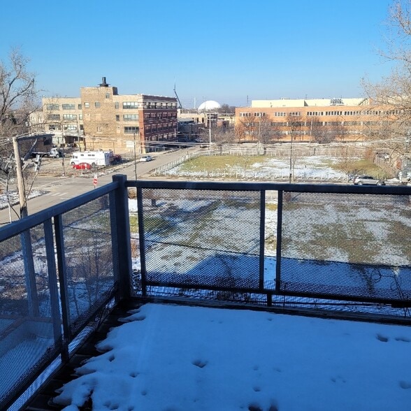 Building Photo - 2440 W Madison St