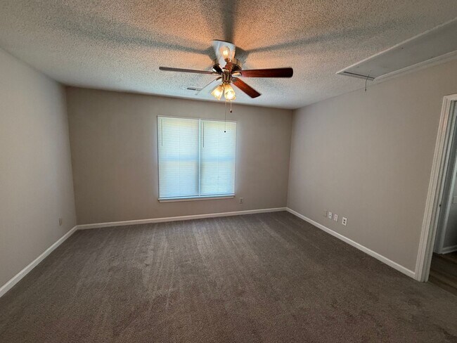 Building Photo - 1724 Carriage Cove Ln