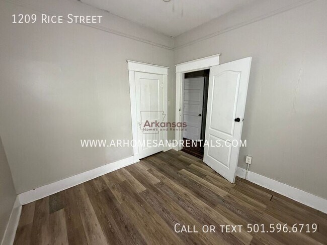 Building Photo - 1209 Rice St