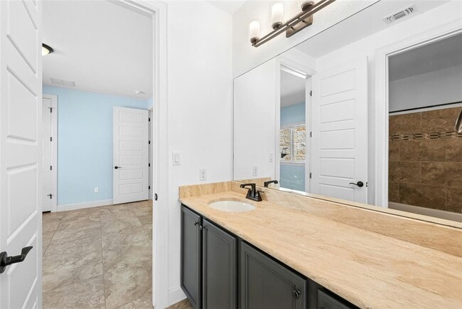 Building Photo - 404 Highland Village Dr