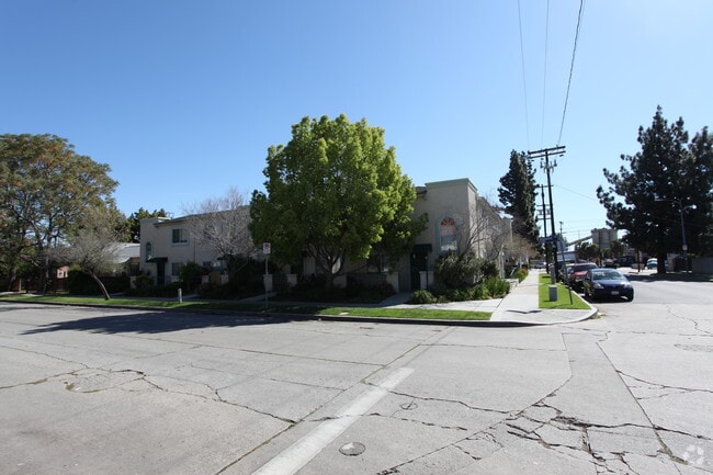 Building Photo - El Corazon Apartments