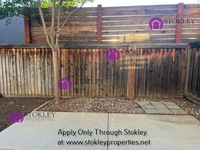 Building Photo - 1019 Sycamore Ln