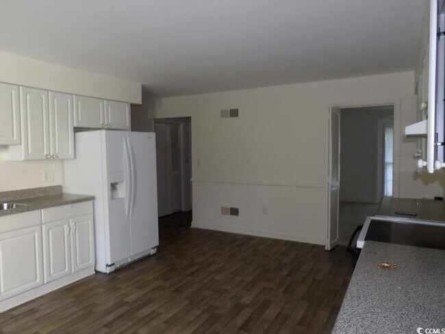 Building Photo - 254 Evergreen Ln