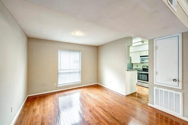 Building Photo - 3700 W Clay St