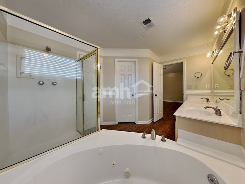 Building Photo - 7608 Dexter Park Dr