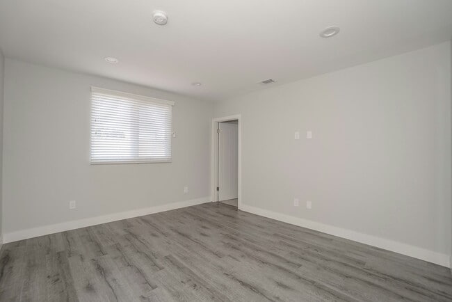 Building Photo - 3915 Brighton Ave