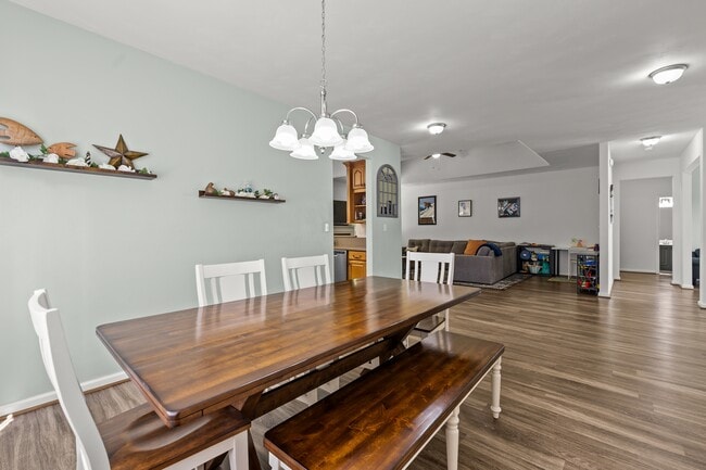 Building Photo - 522 Pecan Ct