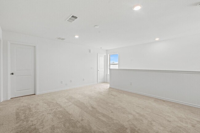Building Photo - Move-In Ready New Build with Spacious Back...
