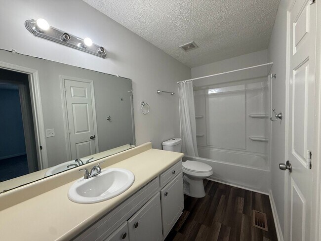 Building Photo - Beautifully Updated 3-Bedroom, 2-Bath Home...