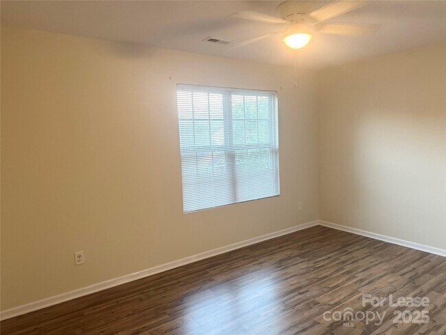 Building Photo - 815 Fescue Ct