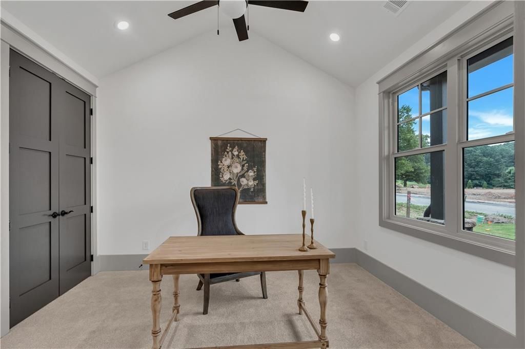 Building Photo - 64 Villa Rd