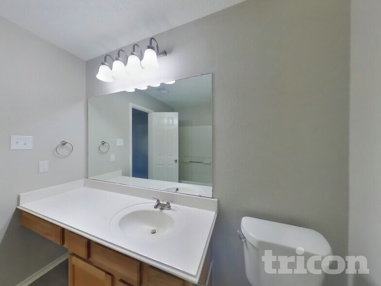 Building Photo - 421 Rowdy Dr