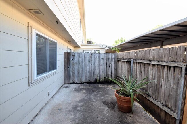 Building Photo - 8102 Amelia Rd