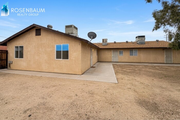 Building Photo - 1702 W Shangri La Rd
