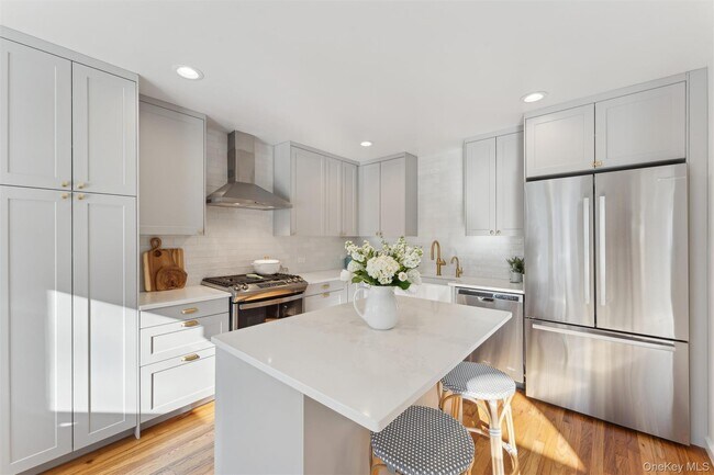 Building Photo - 14 Hildreth Rd S