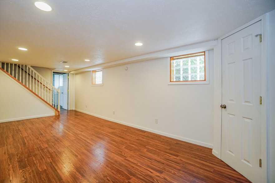 Building Photo - 521 California Ave