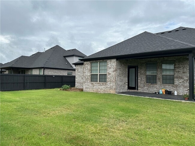 Building Photo - 204 Vicks Cir