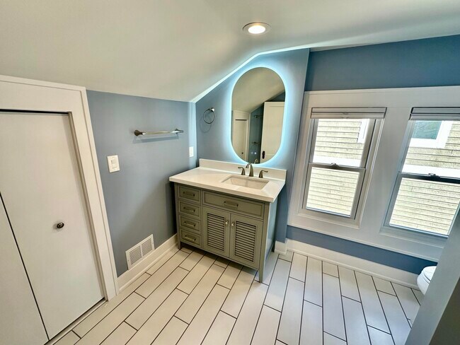 Building Photo - 992 Palmer