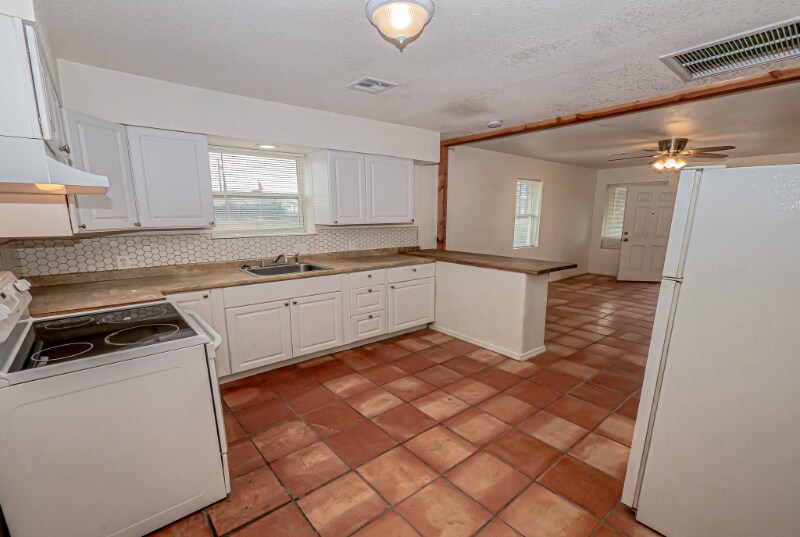 Building Photo - 33 E 400 S