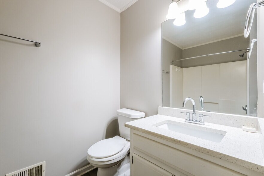 Building Photo - 5503 Springwood Ln