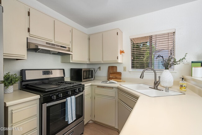 Building Photo - 501 Via Colinas