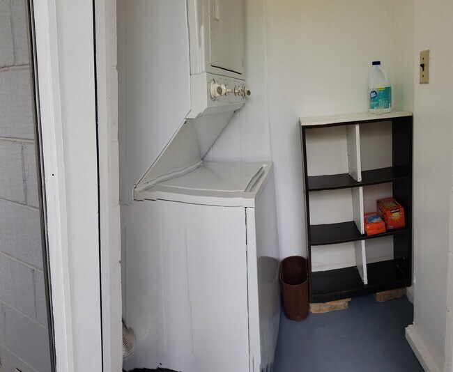Building Photo - 1827 Halekoa Dr