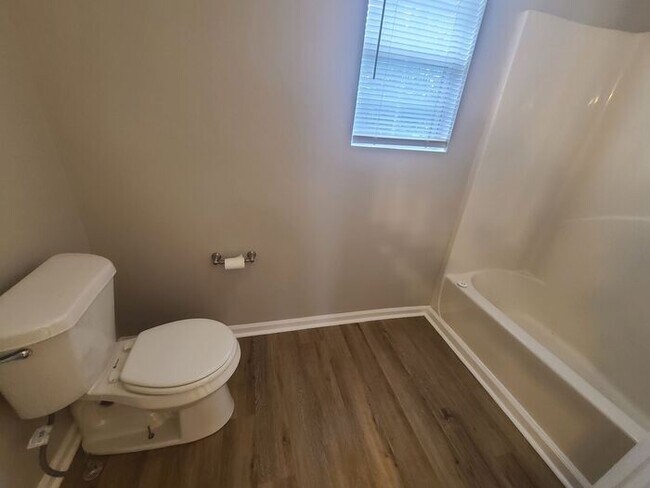 Building Photo - Gorgeous 3BR 2.5BA Home w/ Renovated Kitchen • Fenced Backyard• Garage Parking in Jonesboro