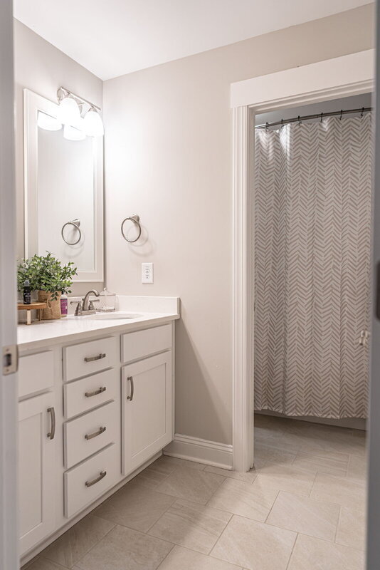 Building Photo - 156 Lakeview Dr