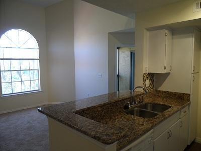 Building Photo - 3 bedrooms 2 bath with balcony condo 1,247...