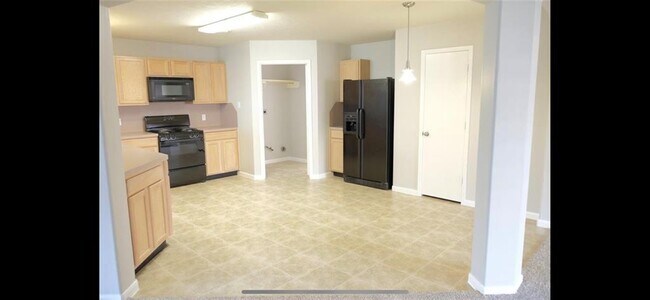 Building Photo - 2426 Halstead Dr