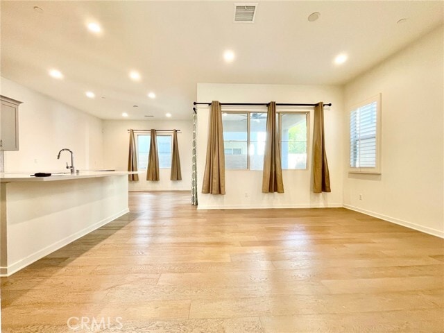 Building Photo - 106 Menkar