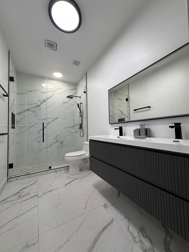 Building Photo - 8850 NW 98th Ct