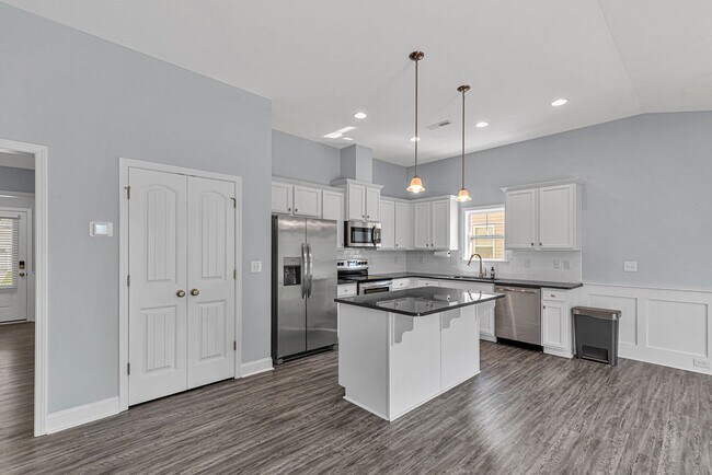 Building Photo - 203 Pastoral Ct