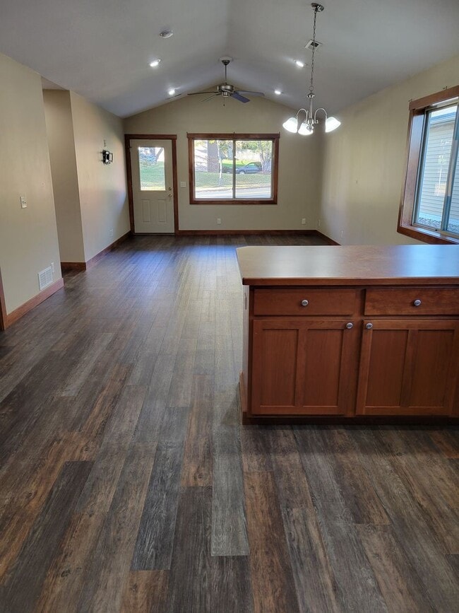 Building Photo - One Level Townhouse