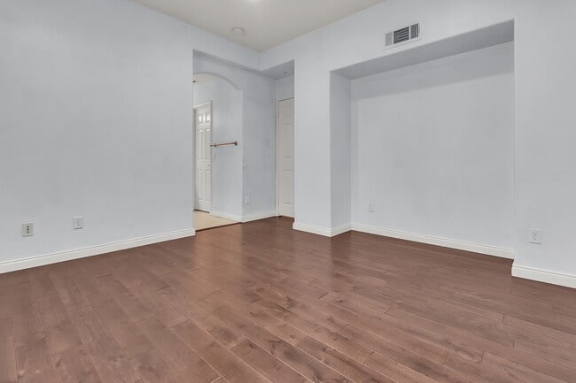 Building Photo - 17 Sagamore