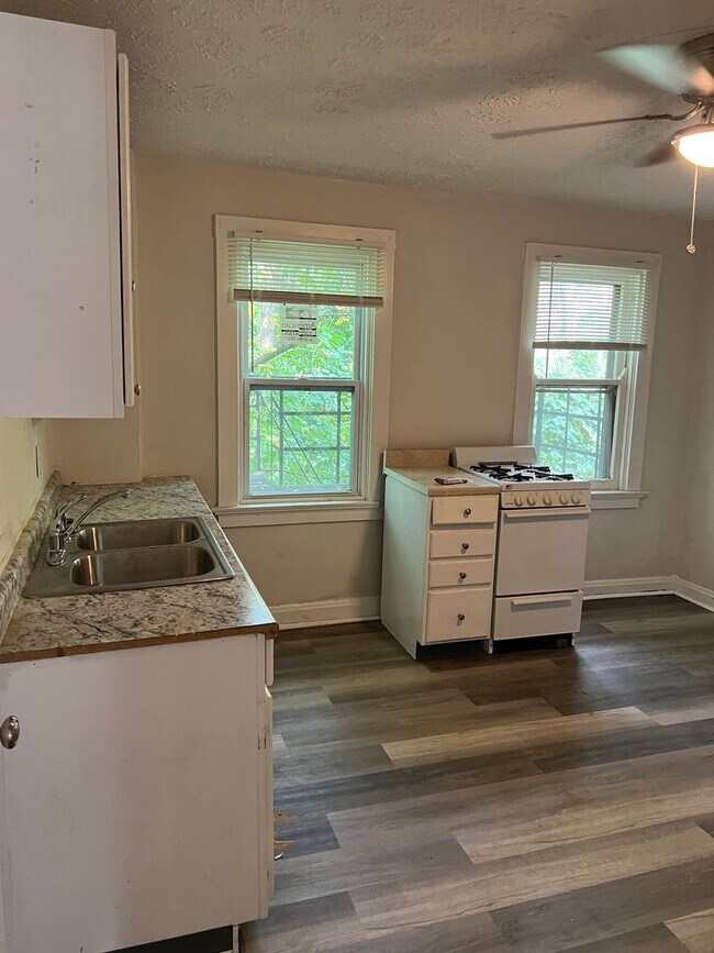 Building Photo - 809 S Fred Shuttlesworth Cir