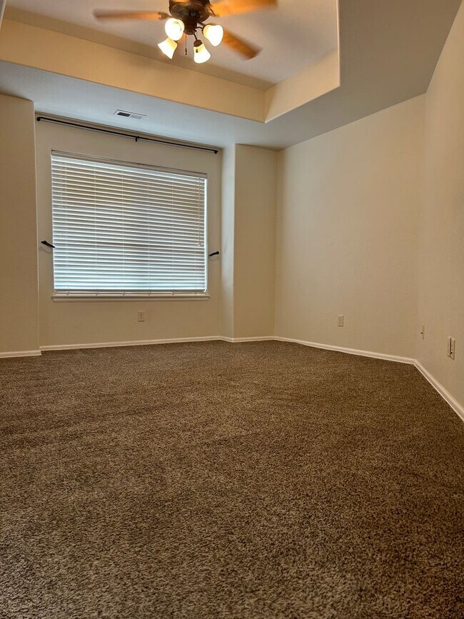 Building Photo - Charming 2 Bedroom 2 Bathroom Condominium in Mountain Shadows Area