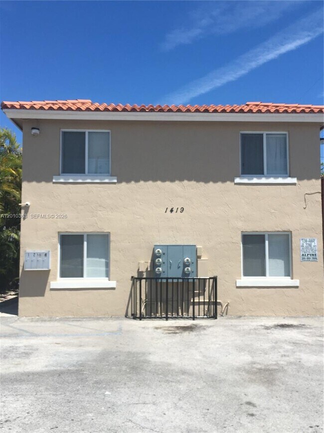 Building Photo - 1419 SW 22nd Ave