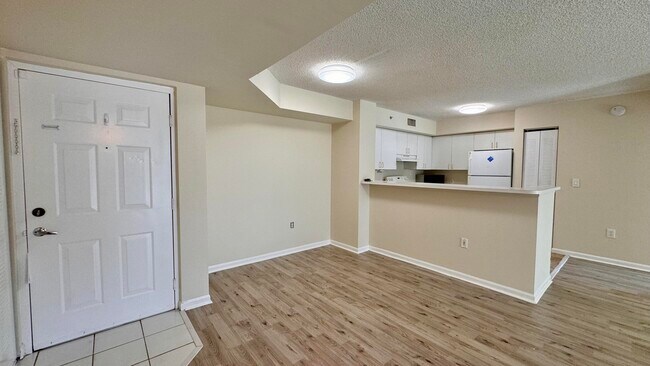 Building Photo - 7808 Sonoma Springs Cir