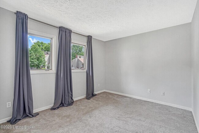 Building Photo - 324 Cres Spring Dr