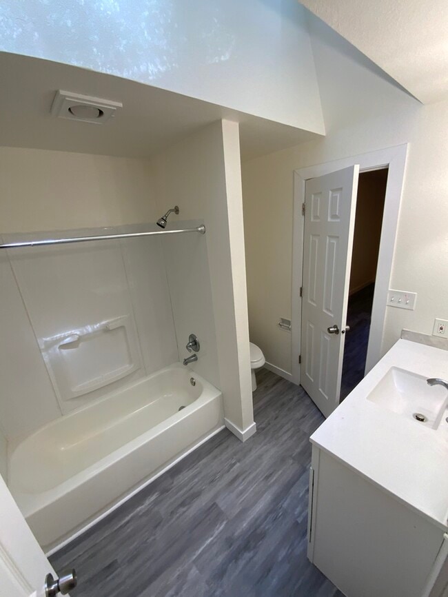 Building Photo - AVAILABLE NOW!!!!! West Olympia 2bdr 1.5bath Townhome w/ garage & parking