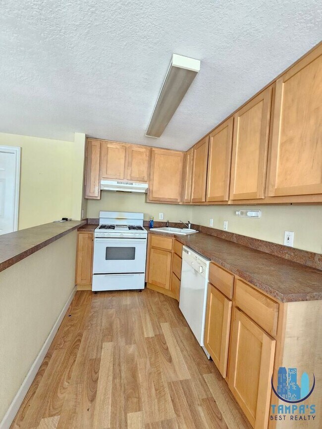 Building Photo - 117 N Evergreen Ave