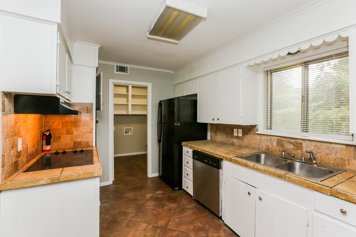 Building Photo - 975 Briarwood Dr