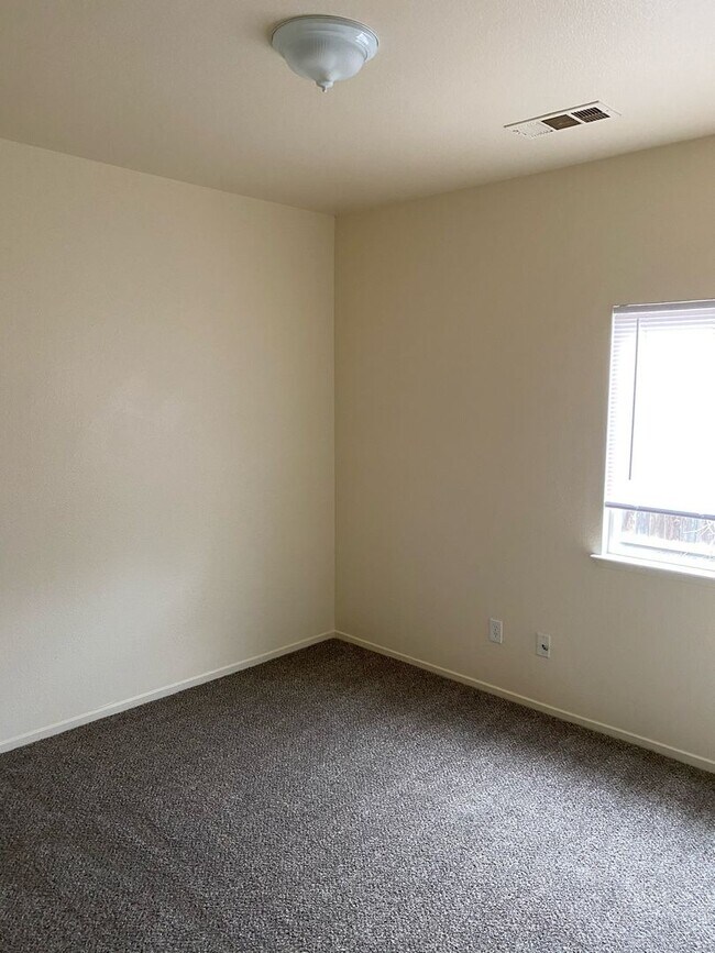 Building Photo - 1920 Fern Dr