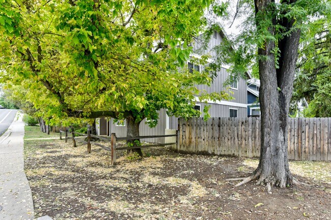 Building Photo - 840 North St